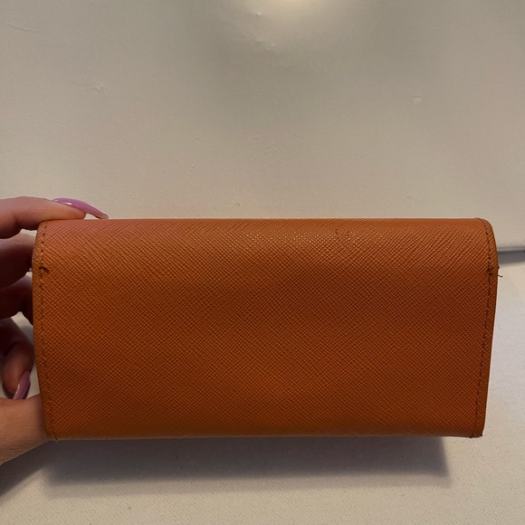 Tory Burch Glasses Case
Pre-owned good condition - Picture 6 of 6